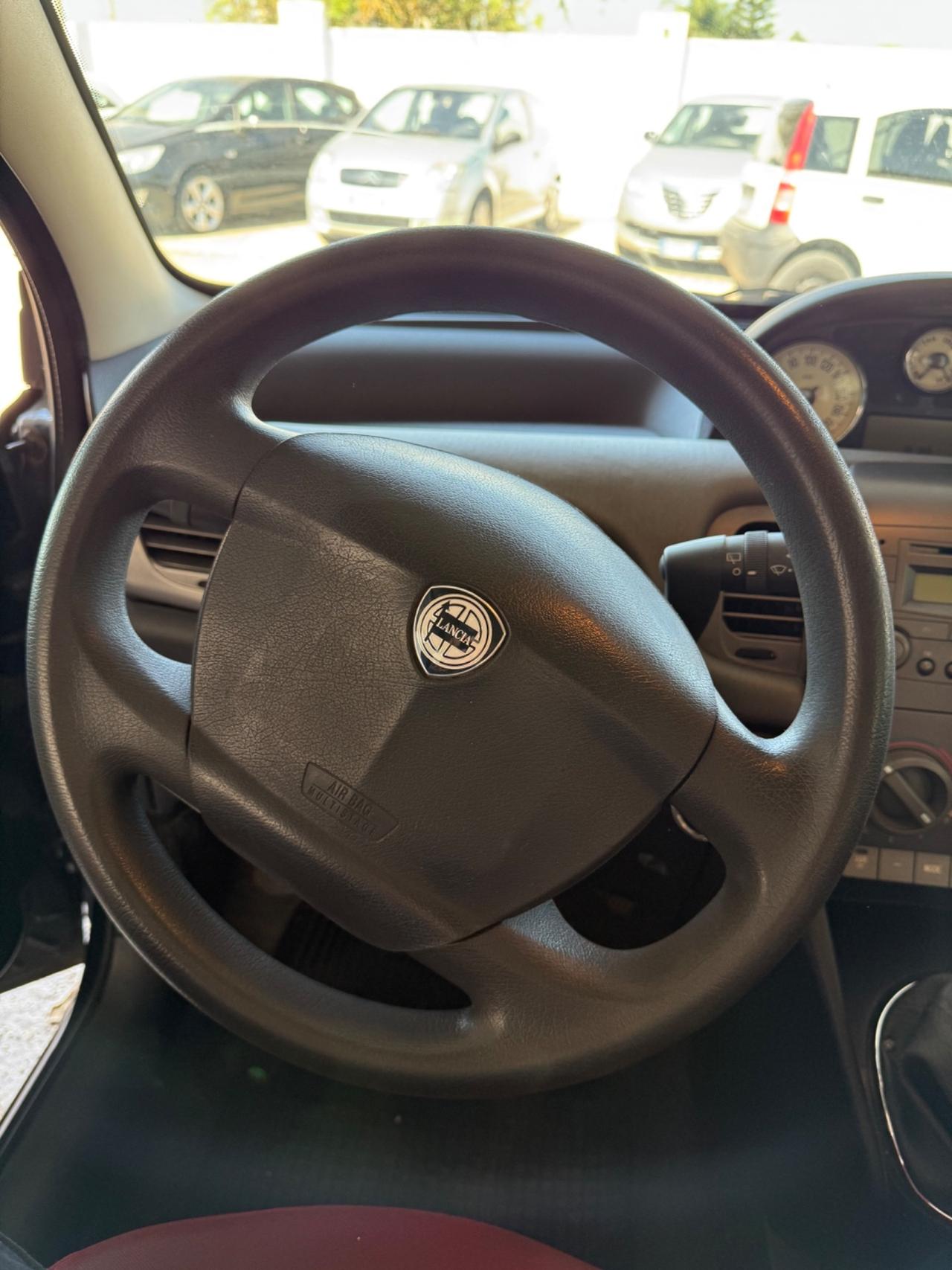 Lancia Ypsilon 1.2 benz Platino Neo patentati