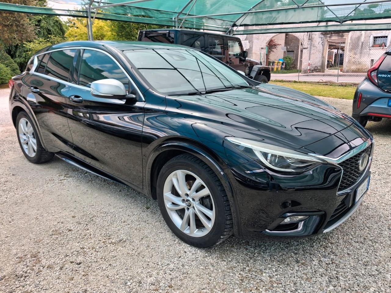 Infiniti Q30 1.5d Premium City Black 109cv