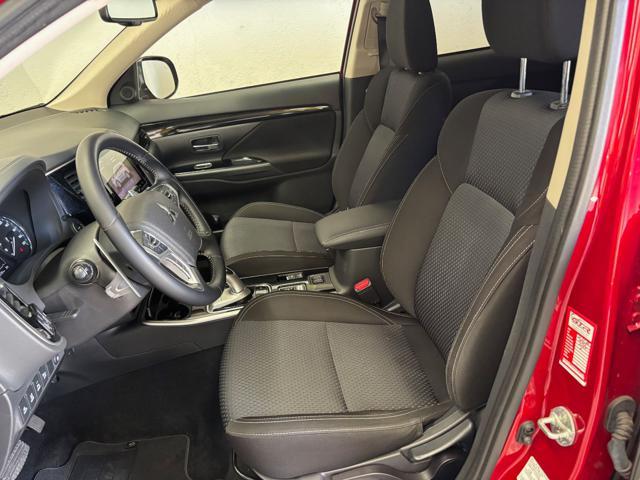 MITSUBISHI Outlander 2.4 MIVEC 4WD PHEV Instyle