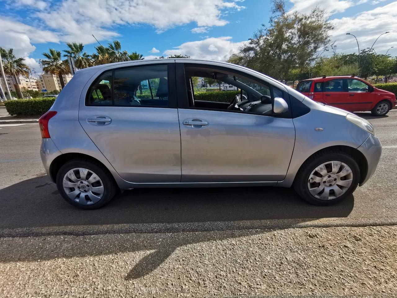 Toyota Yaris 1.0 5 porte Sol