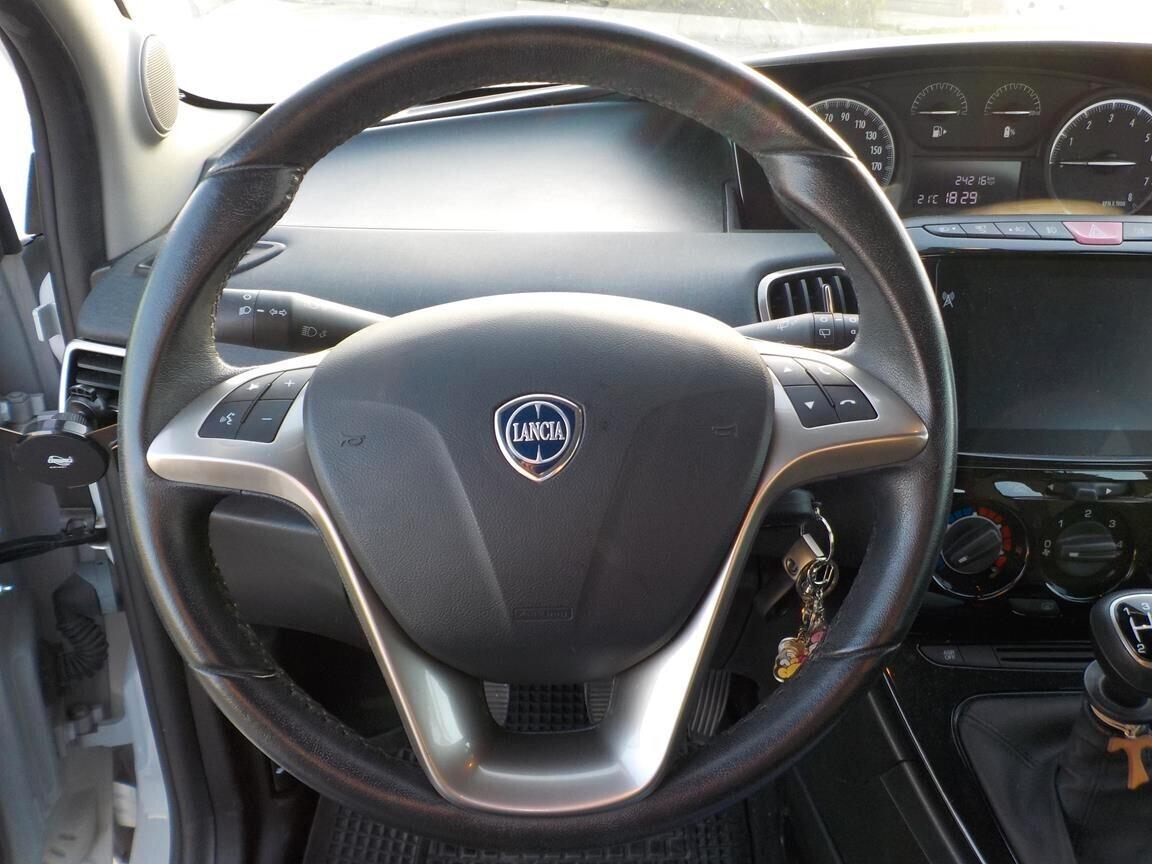 Lancia Ypsilon 1.0 FireFly 5 porte S&S Hybrid Ecochic Gold