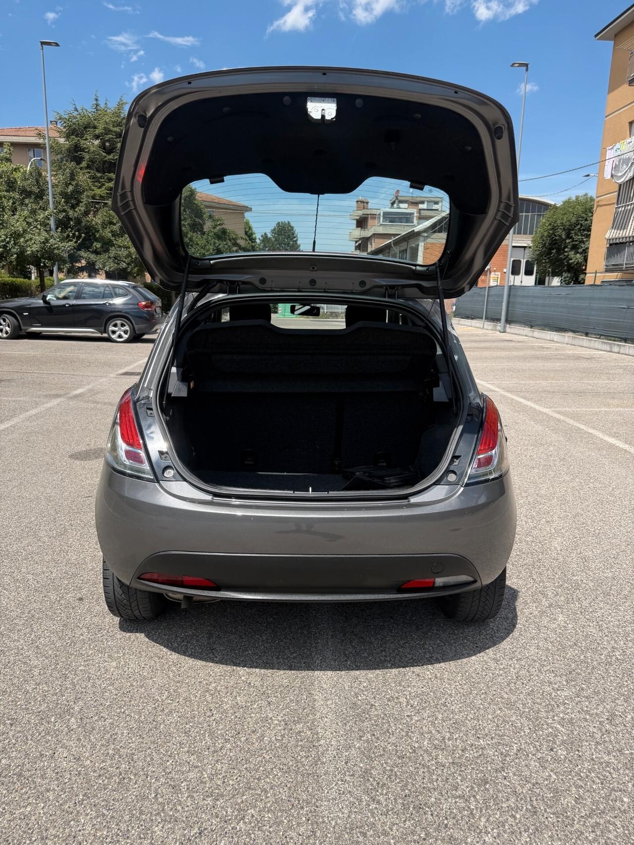 Lancia Ypsilon 1.2 69 CV 5 porte GPL Ecochic Silver