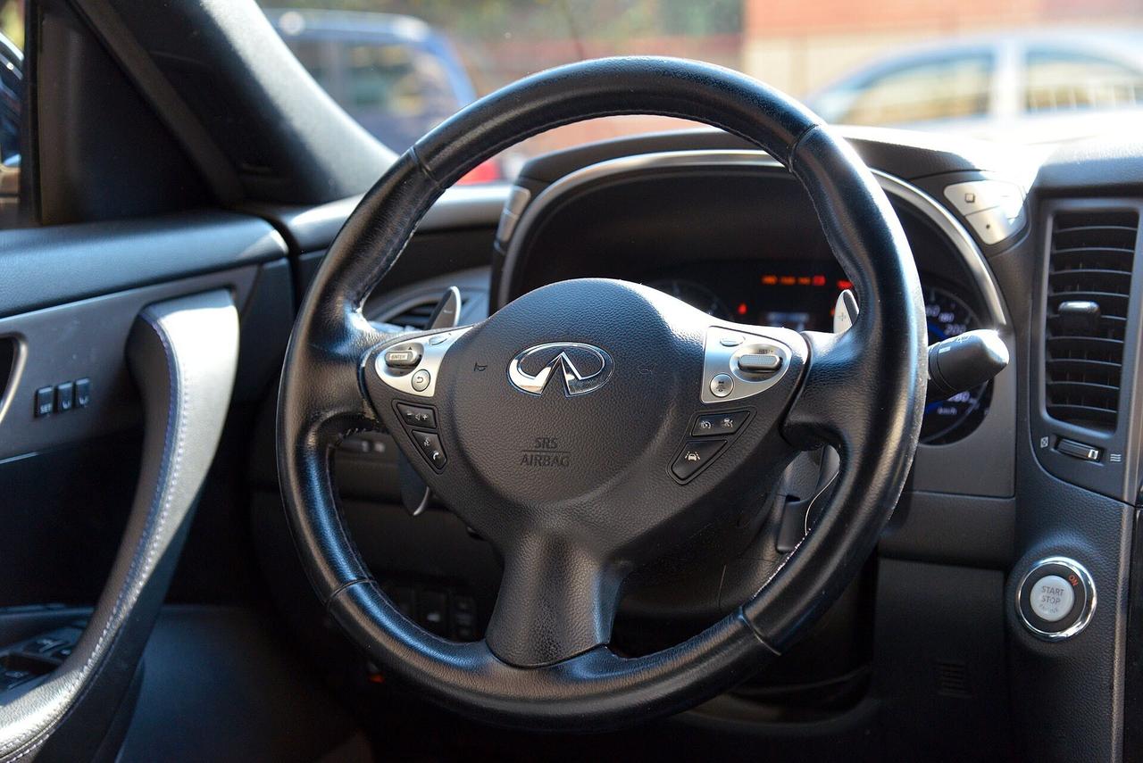 Infiniti QX70 3.0 diesel V6 AT S