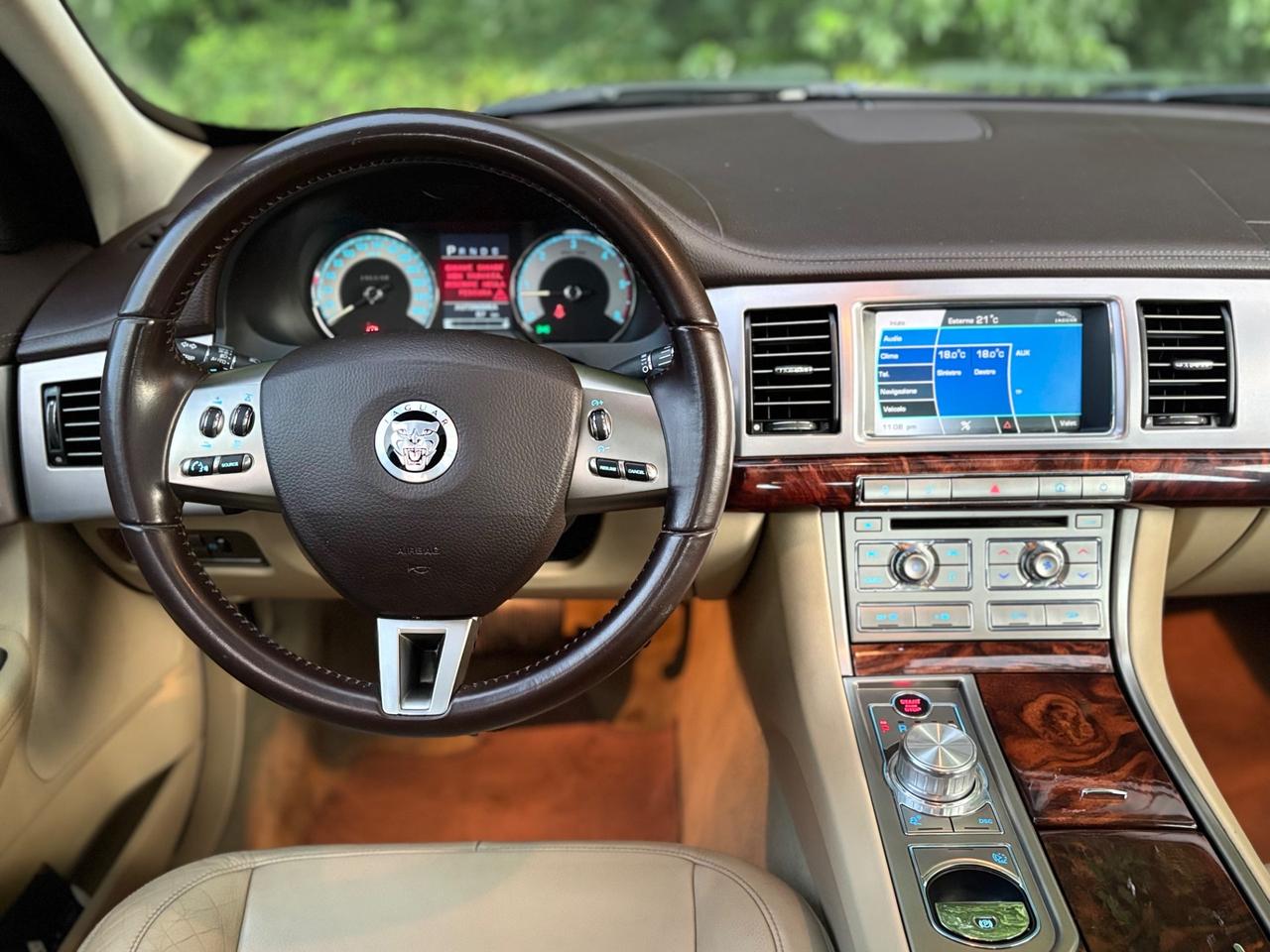 Jaguar XF 2.7D V6 Premium Luxury