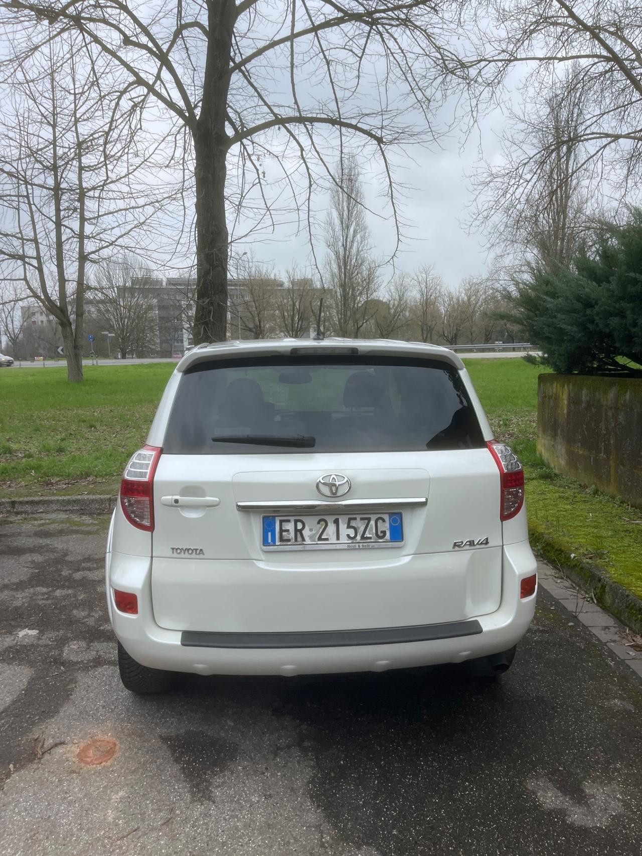 Toyota RAV 4 RAV4 2.2 D-CAT A/T 4WD Lounge