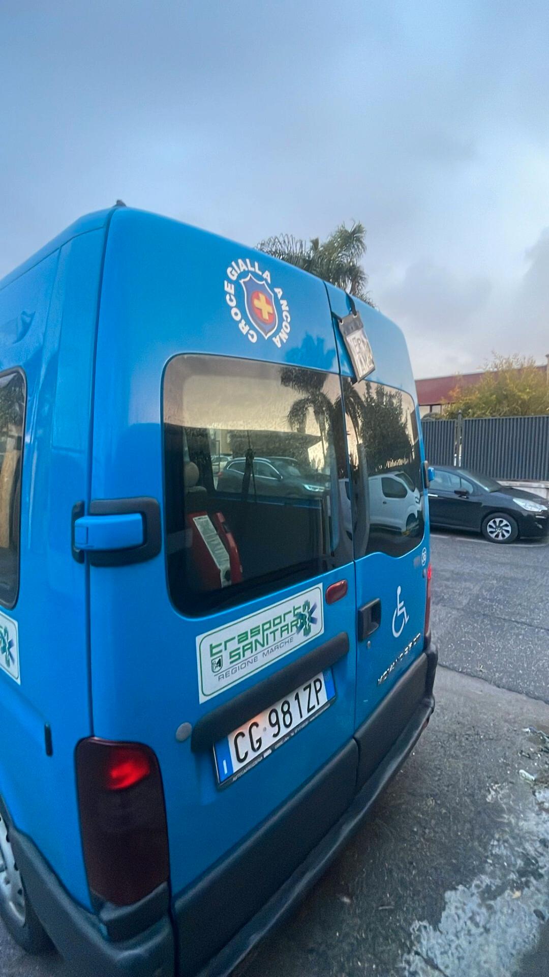 Opel 9 posti con pedana disabili
