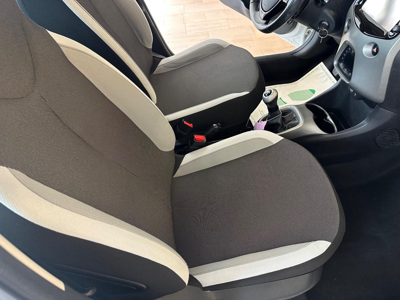 Toyota Aygo 1.0 VVT-i 69 CV 5 porte x-clusiv