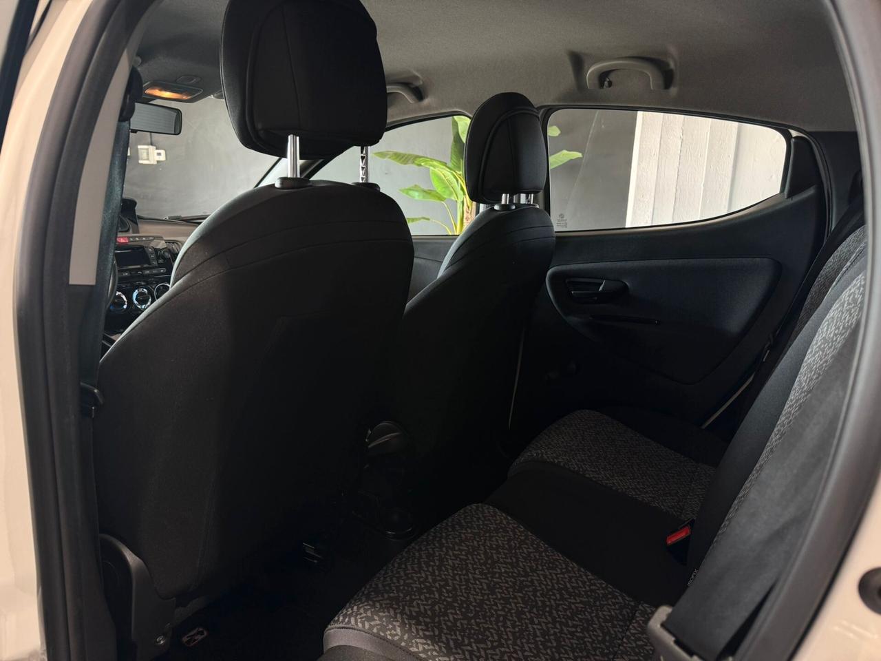 Lancia Ypsilon 1.0 Hybrid 70cv Ecochic Silver