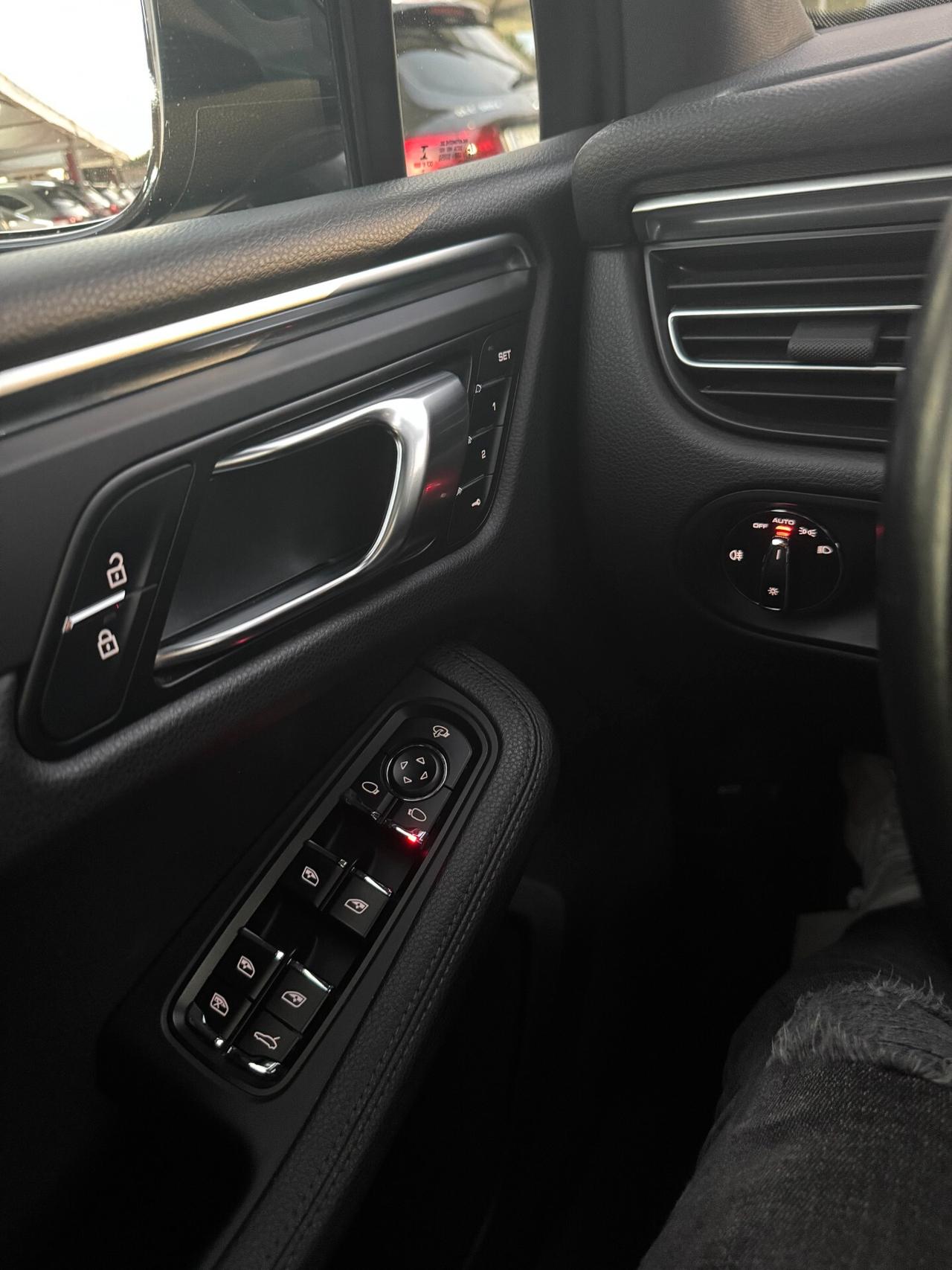 PORSCHE MACAN FULL BLACK ( IVA ESPOSTA )