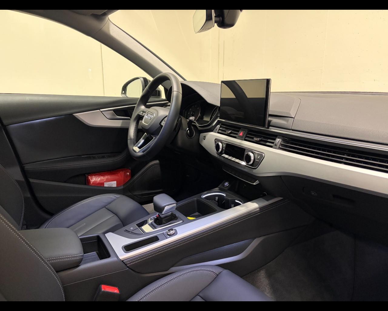 AUDI A4 AVANT 35 TFSI MHEV S-TRONIC BUSINESS ADVANCED