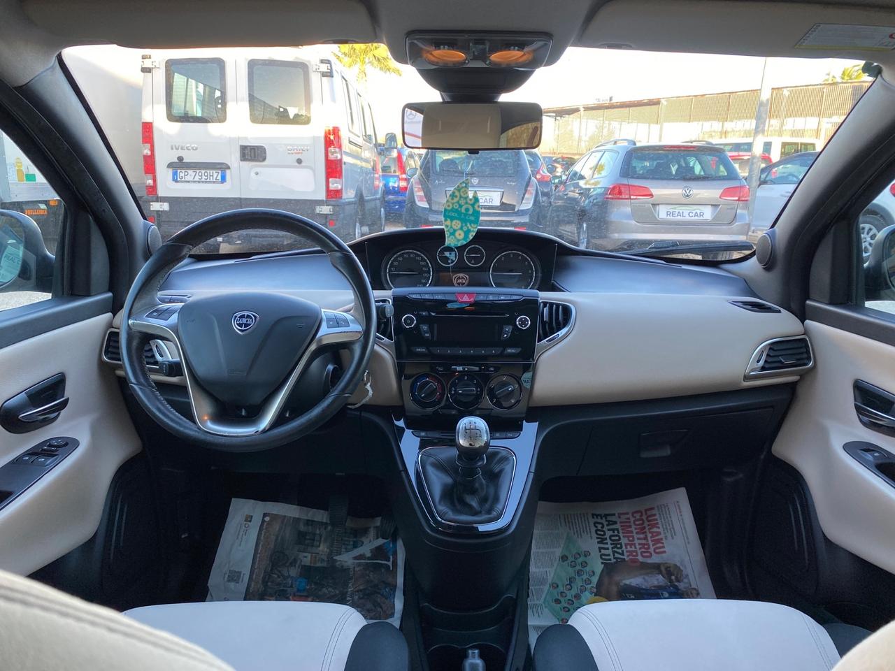Lancia Ypsilon 1.2 benzina 5 Posti Neopatentati