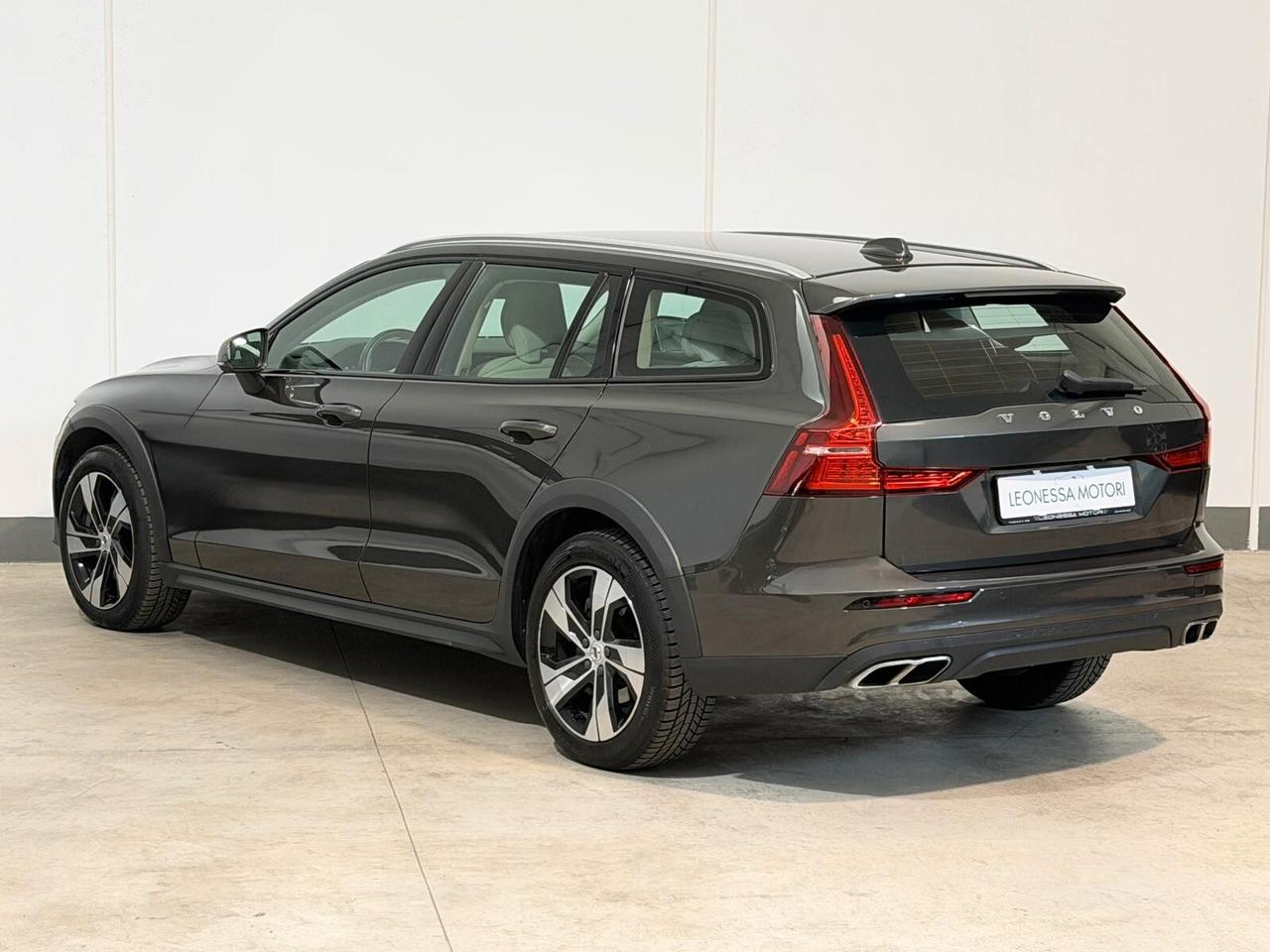 Volvo V60 Cross Country B4 (d) AWD automatico Ultimate