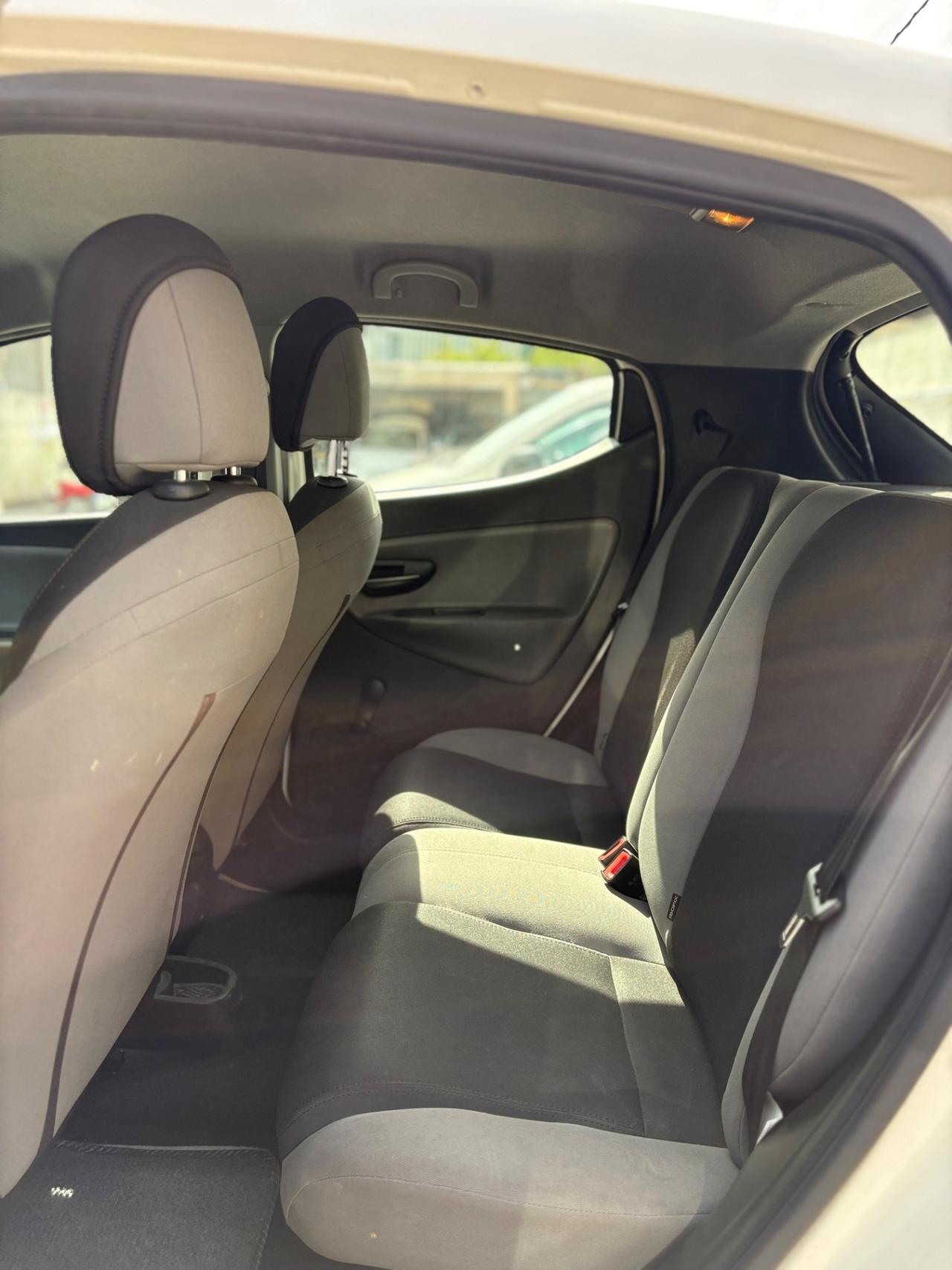 Lancia Ypsilon 1.2 benzina 69 CV 5 porte