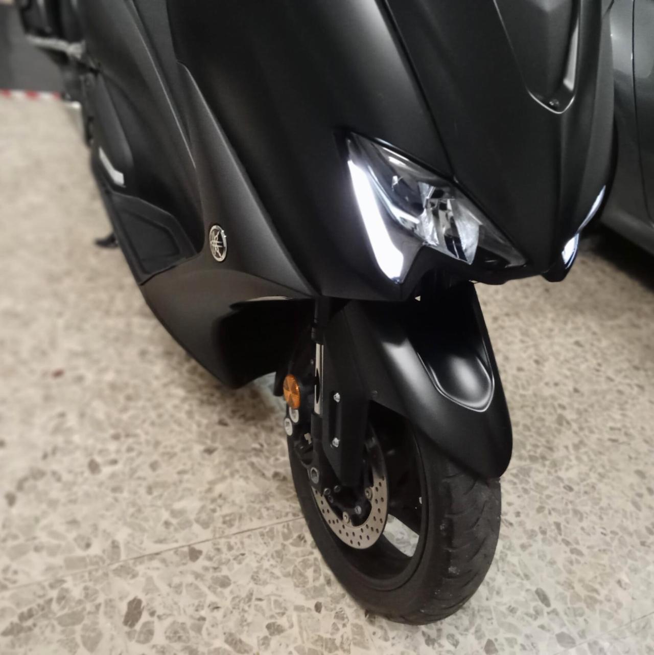 YAMAHA T MAX 2021