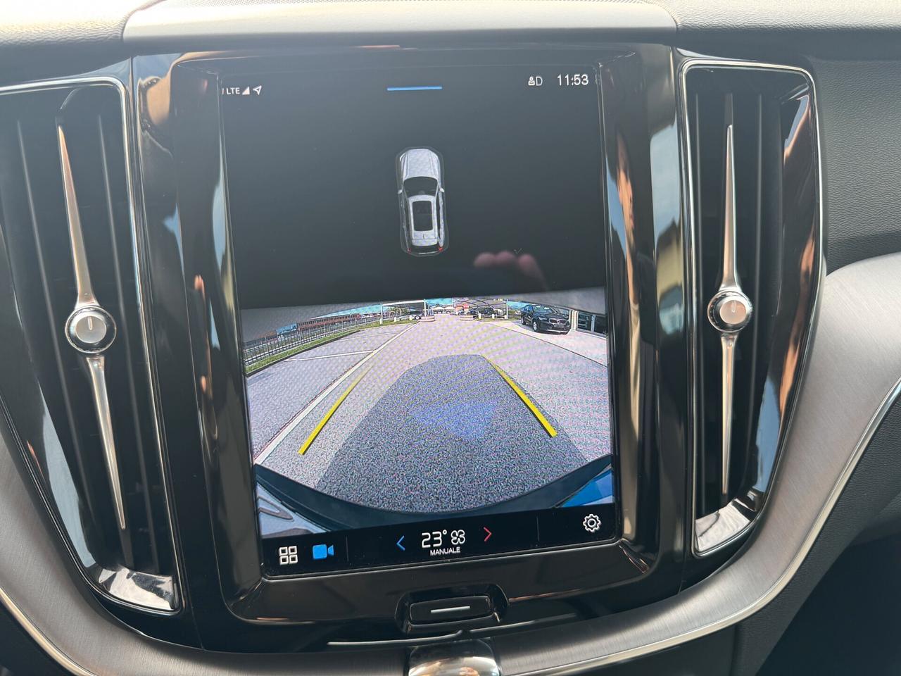 Volvo XC60 B4 AWD (Diesel/Hybrid) Business Plus