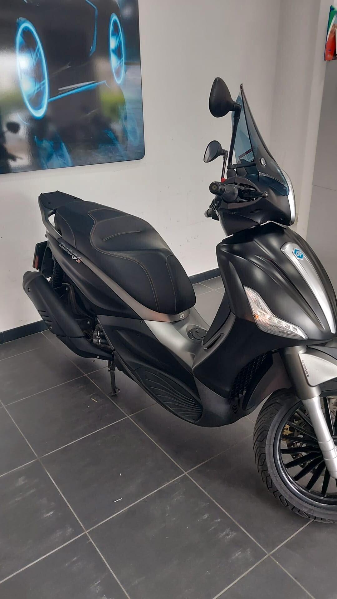 Piaggio Beverly 300 sport