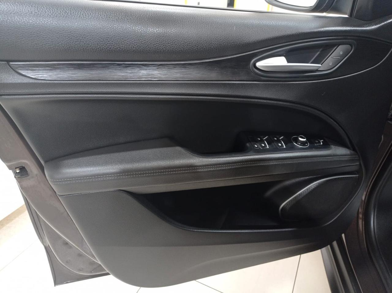 Alfa Romeo Stelvio 2.2 Turbodiesel 180 CV AT8 RWD Business
