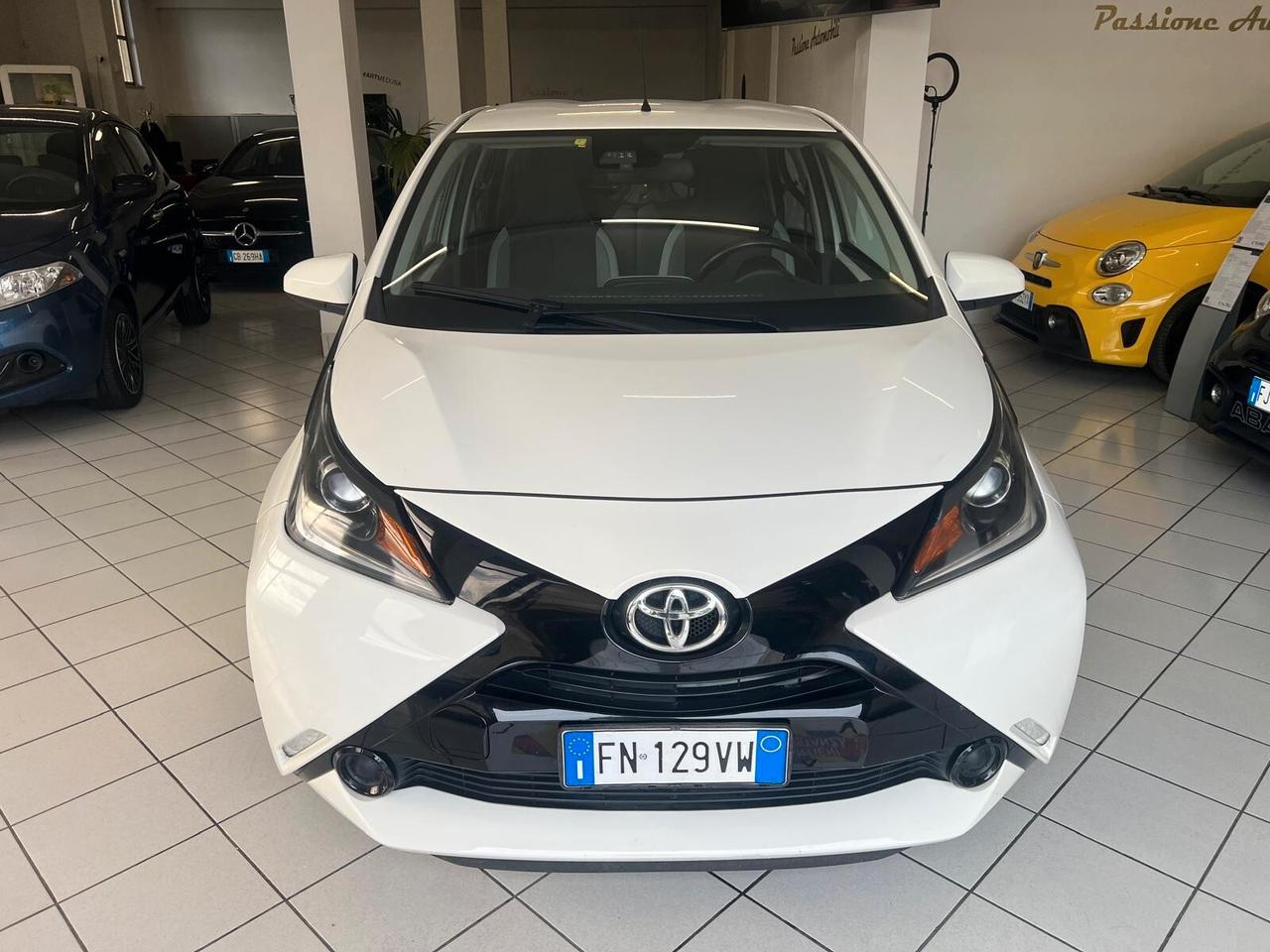Toyota Aygo 1.0 VVT-i 69 CV 5 porte x-cool TSS