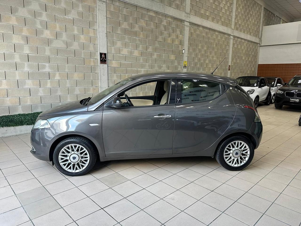 Lancia Ypsilon 1.2 69 CV 5 porte S&S Gold