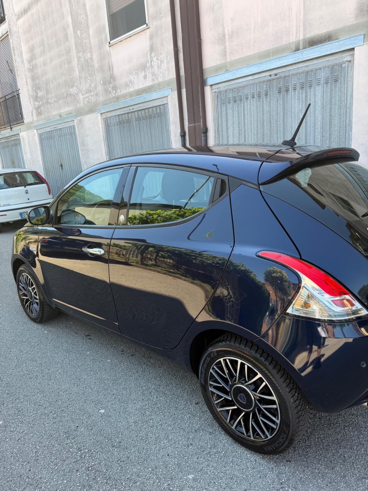 Lancia Ypsilon 1.2 69 CV 5 porte GPL Ecochic Elefantino Blu