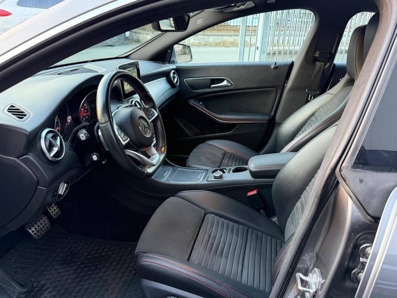 Mercedes-benz CLA 180 180d PREMIUM PACK RETROCAMERA SENSORI PELLE