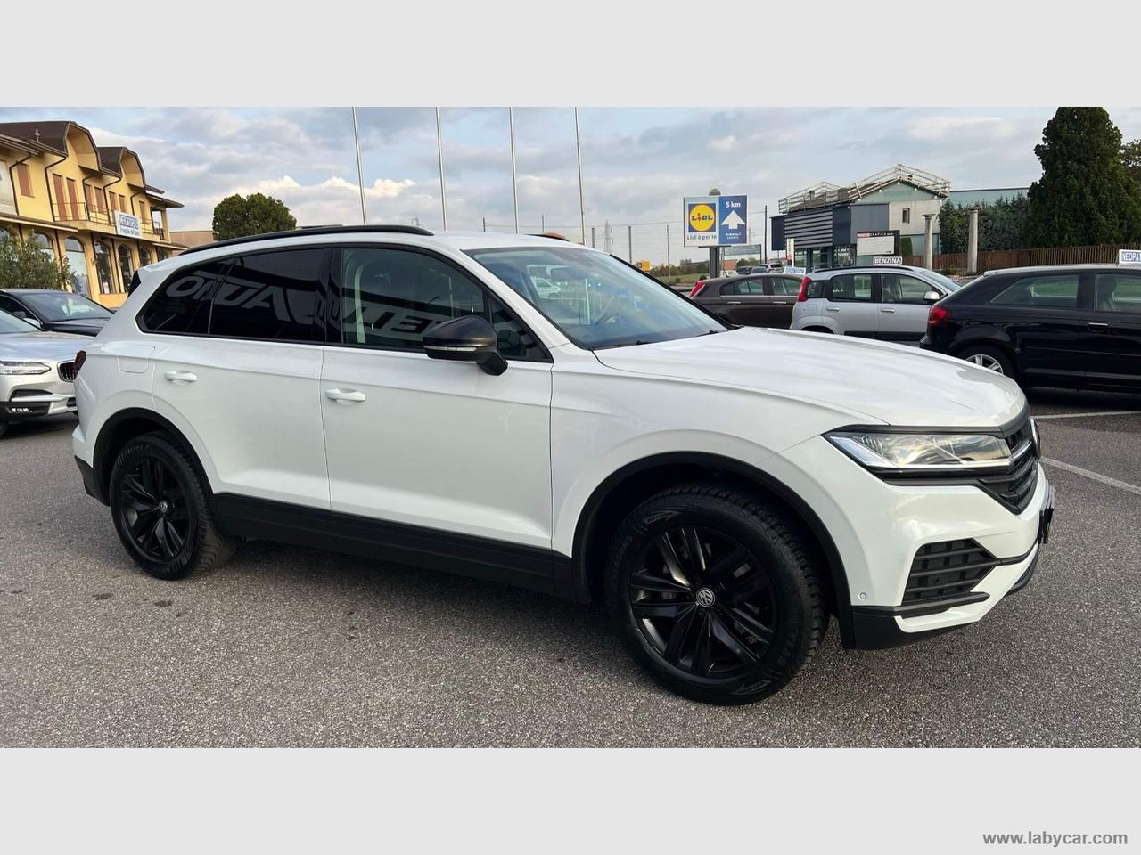 VOLKSWAGEN Touareg 3.0 TDI Black Style I.V.A. ESPOSTA