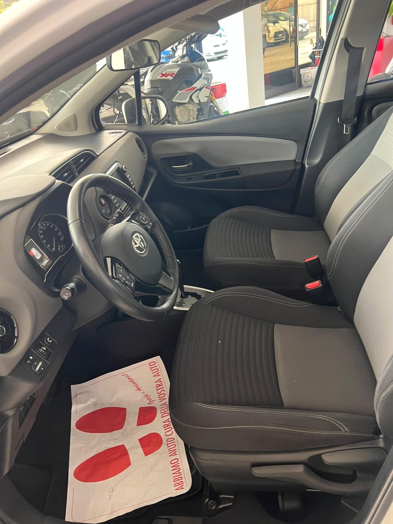 Toyota Yaris III 5p 1.5h Cool + GARANZIA 60 MESI
