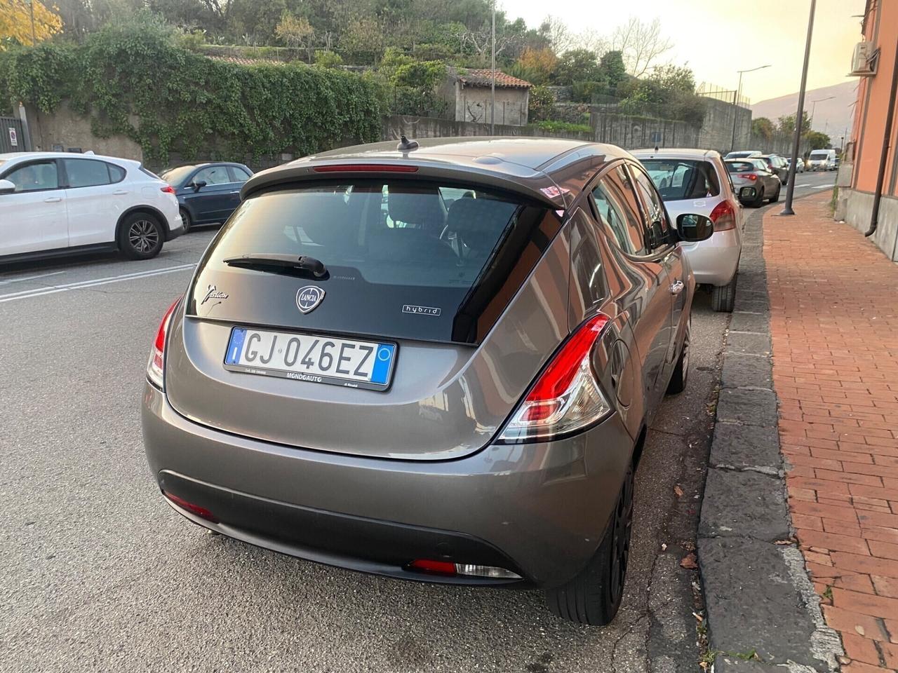 Lancia Ypsilon 1.0 5 porte Hybrid Ecochic Gold