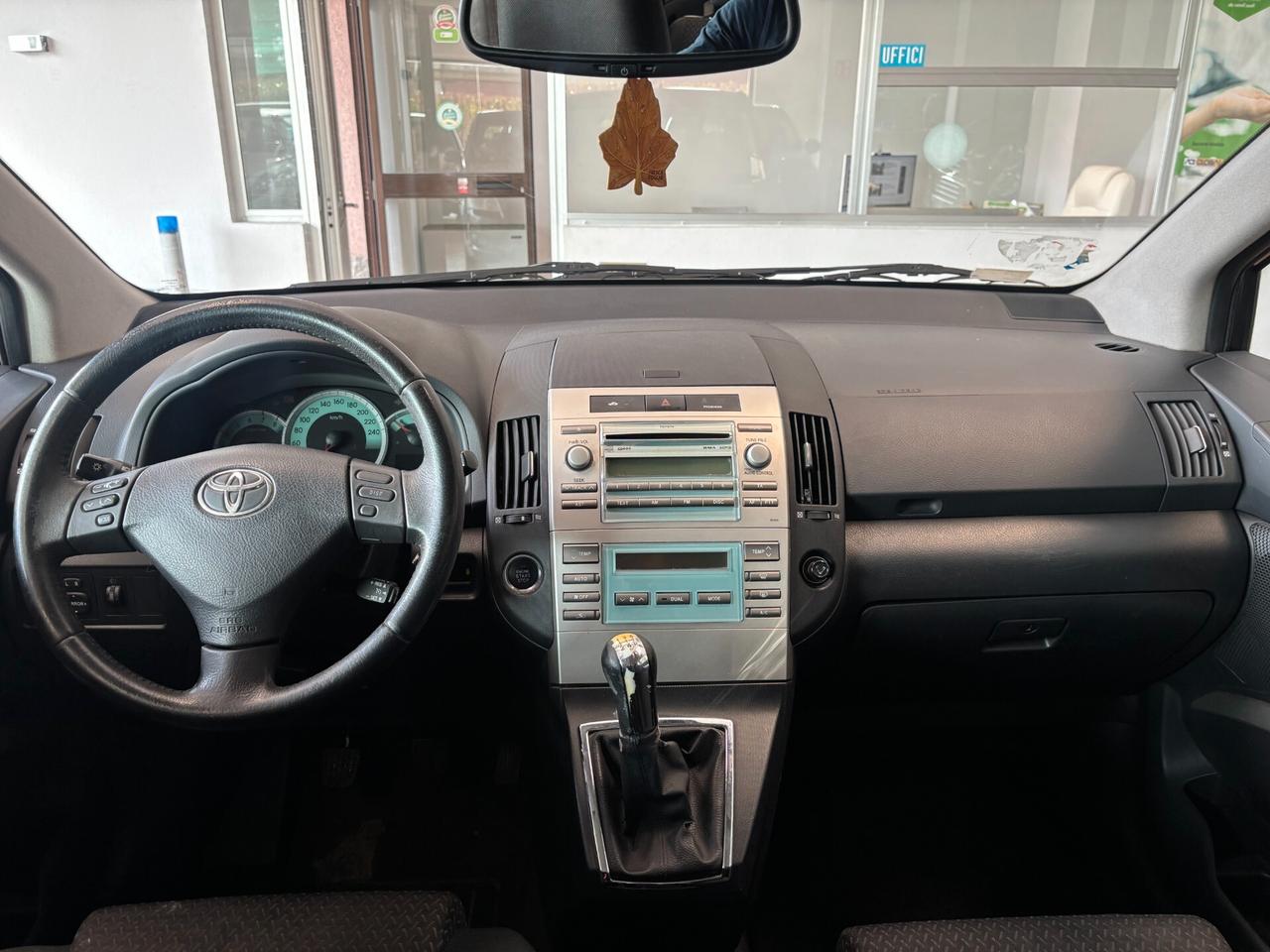 Toyota Corolla Verso 1.8 vvt-i Sol 7p POSTI