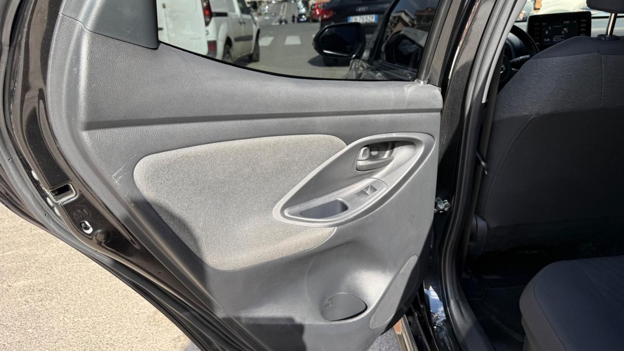 Toyota Yaris 1.5 Hybrid 5 porte StyleLED NAVI KAMERA PDC CLIMA AUTOMATICO BLUETOOTH CERCHI 17