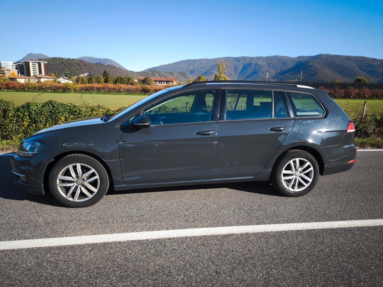 VOLKSWAGEN GOLF VARIANT -2018- DSG- OK NEOPATENTATI