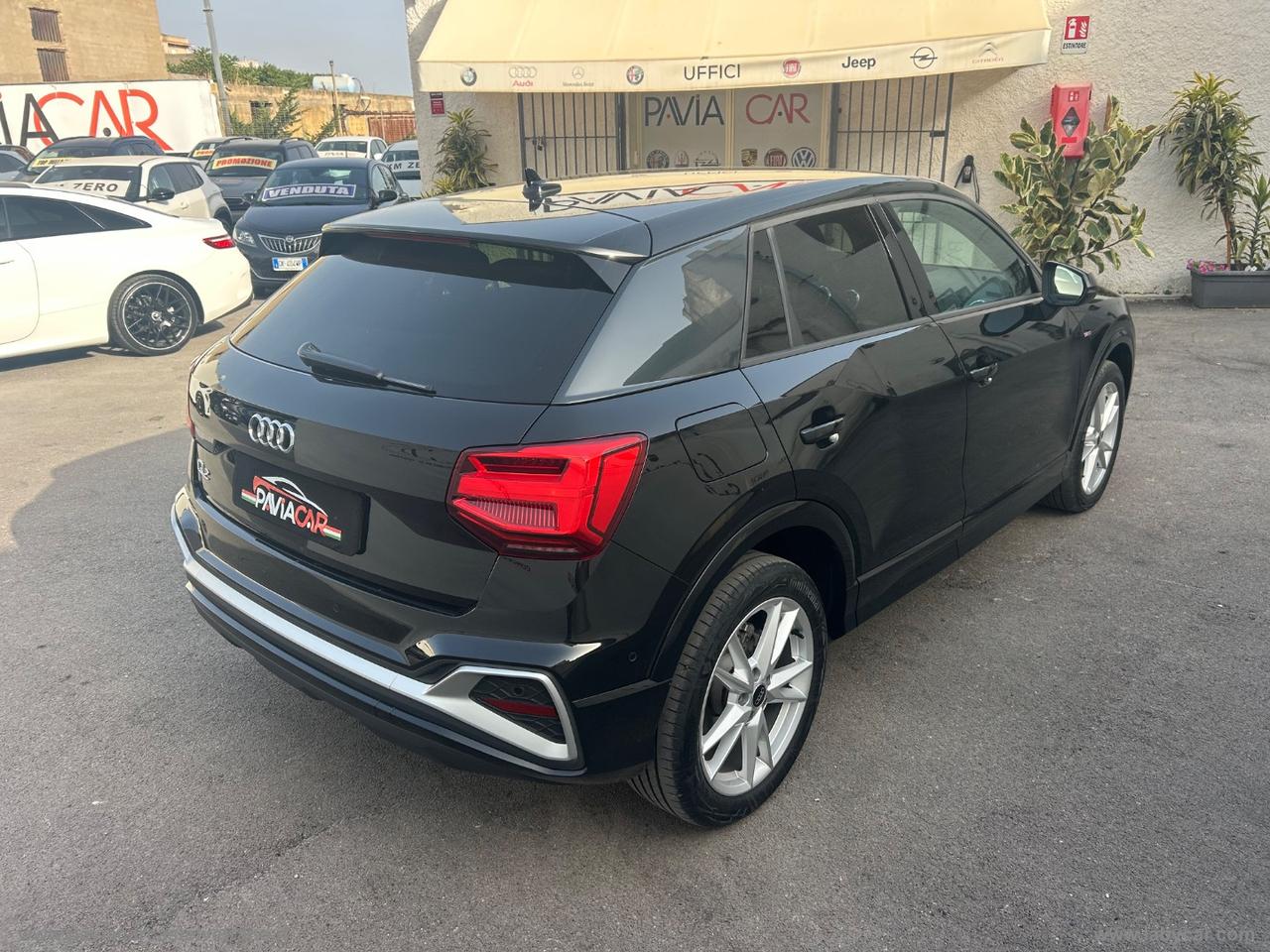 AUDI Q2 35 TFSI S tronic Identity Black