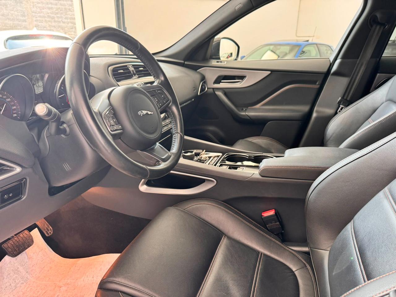 Jaguar F-Pace 2.0 D 180 CV AWD Prestige