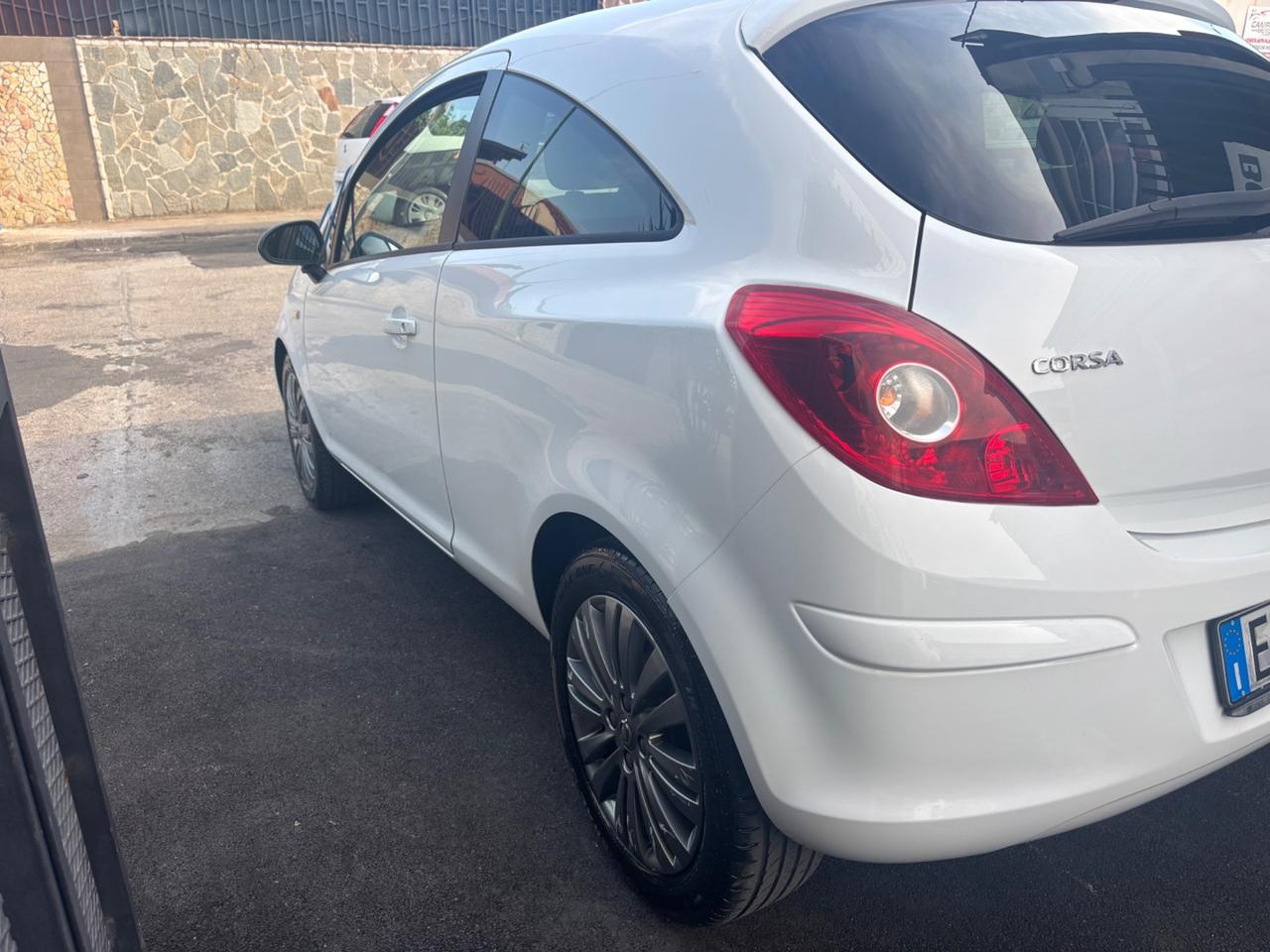 Opel Corsa 1.2 85CV 3 porte GPL-TECH b-color