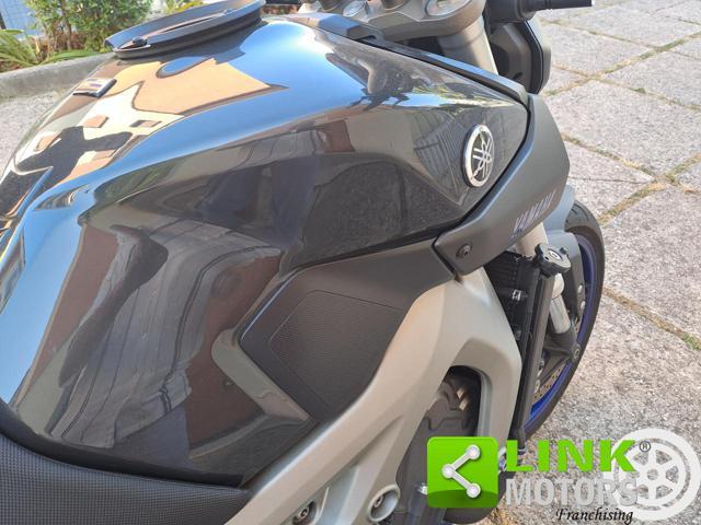YAMAHA MT-09 .