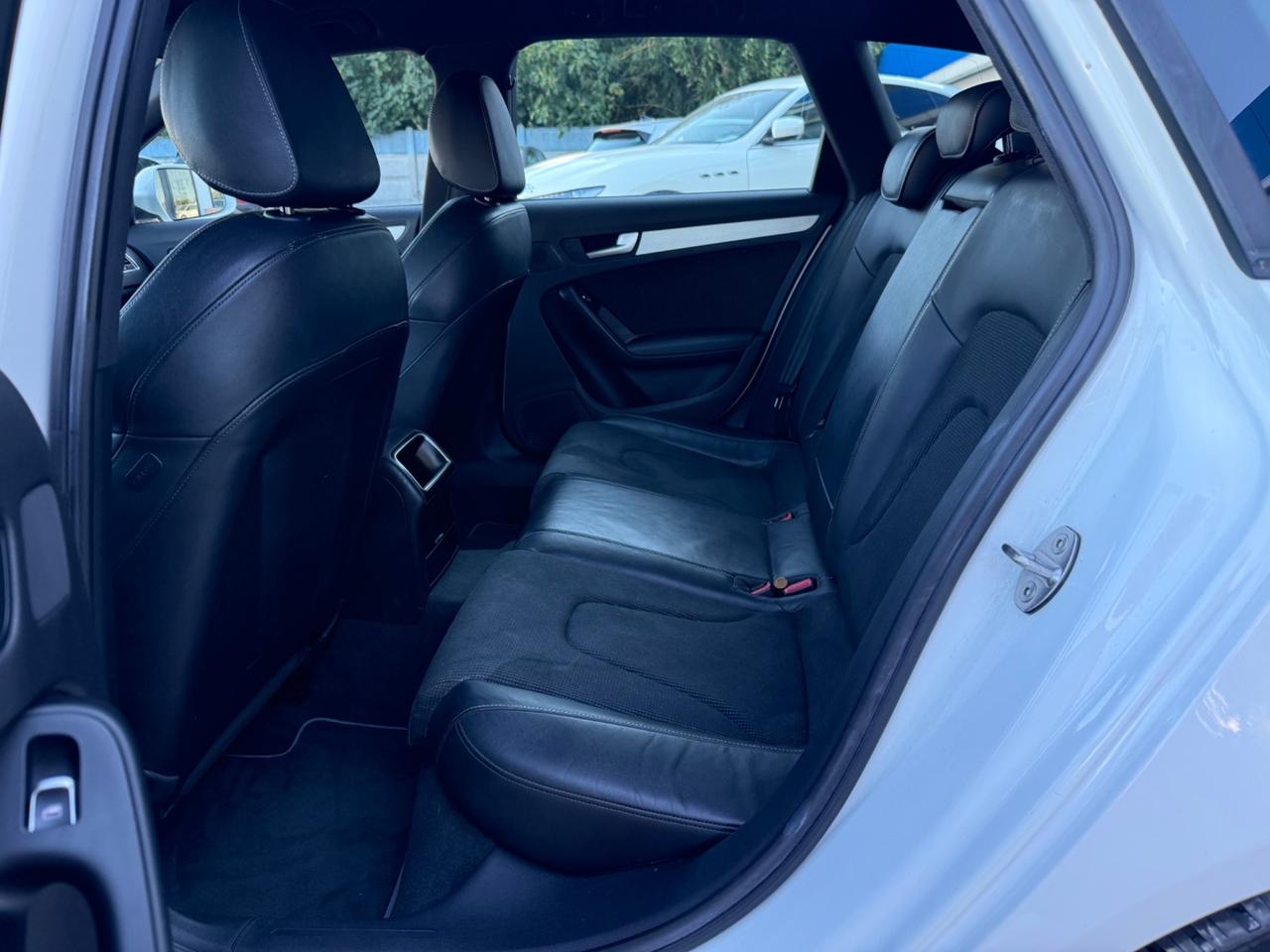 Audi A4 Avant 2.0 TDI 177CV s-line interno/esterno