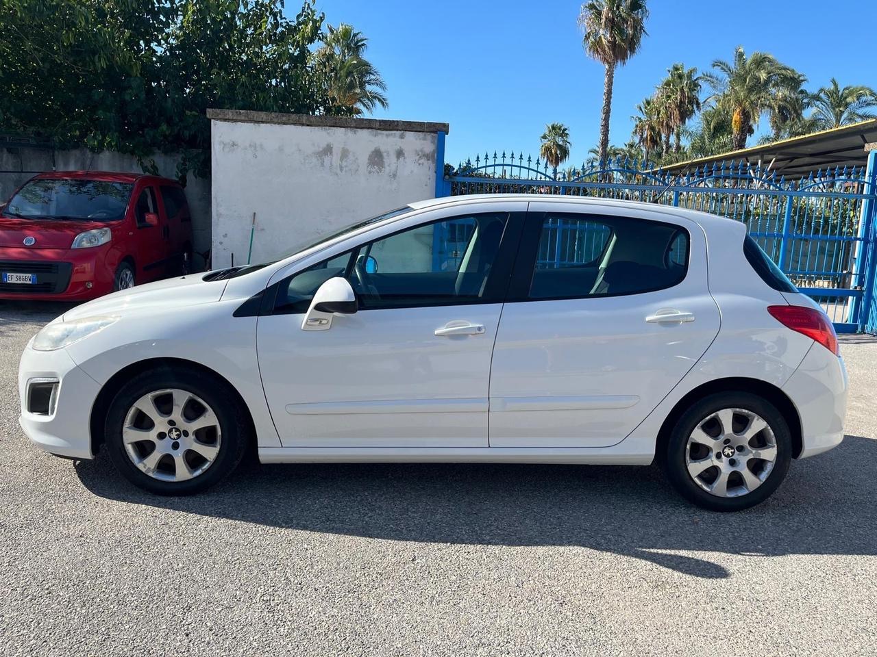 Peugeot 308-5P-1.6 hdi-full opt-12/2011
