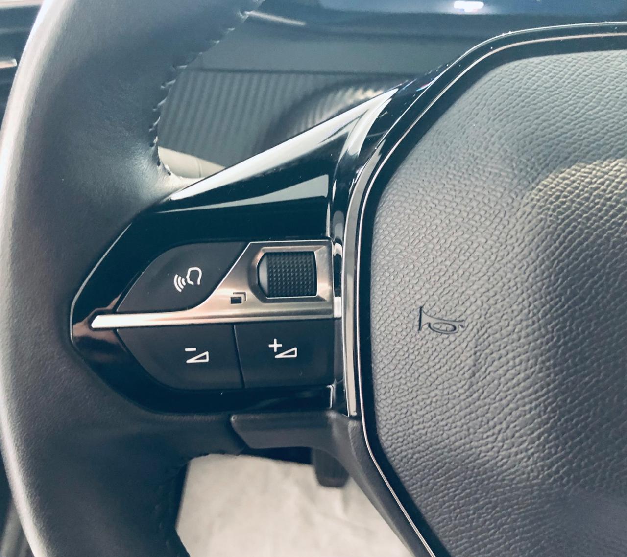 Peugeot 2008 1.2 benz 100 S&S Allure