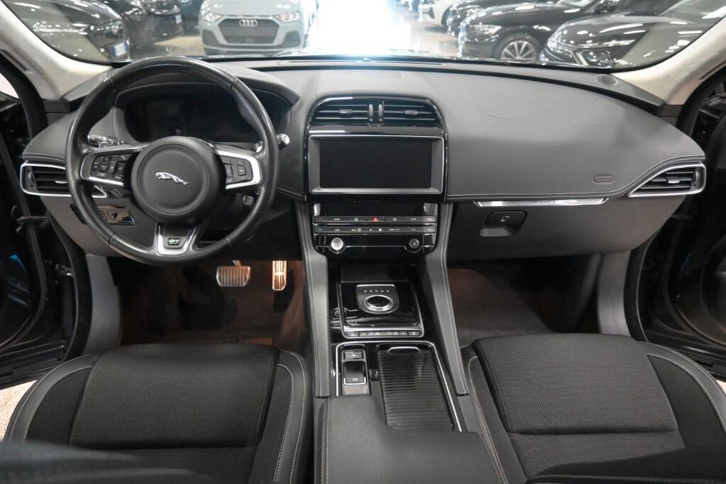 JAGUAR F-PACE 2.0D 180CV AUTOM. AWD R-SPORT ( BIXENO - COCKPIT - NAVI - MIRROR - PDC - TELECAMERA POST. - CERCHI 20 )