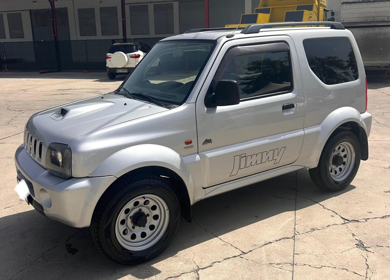 Suzuki Jimny 1.5 DDiS 65cv TOP 4WD Pari al nuovo…