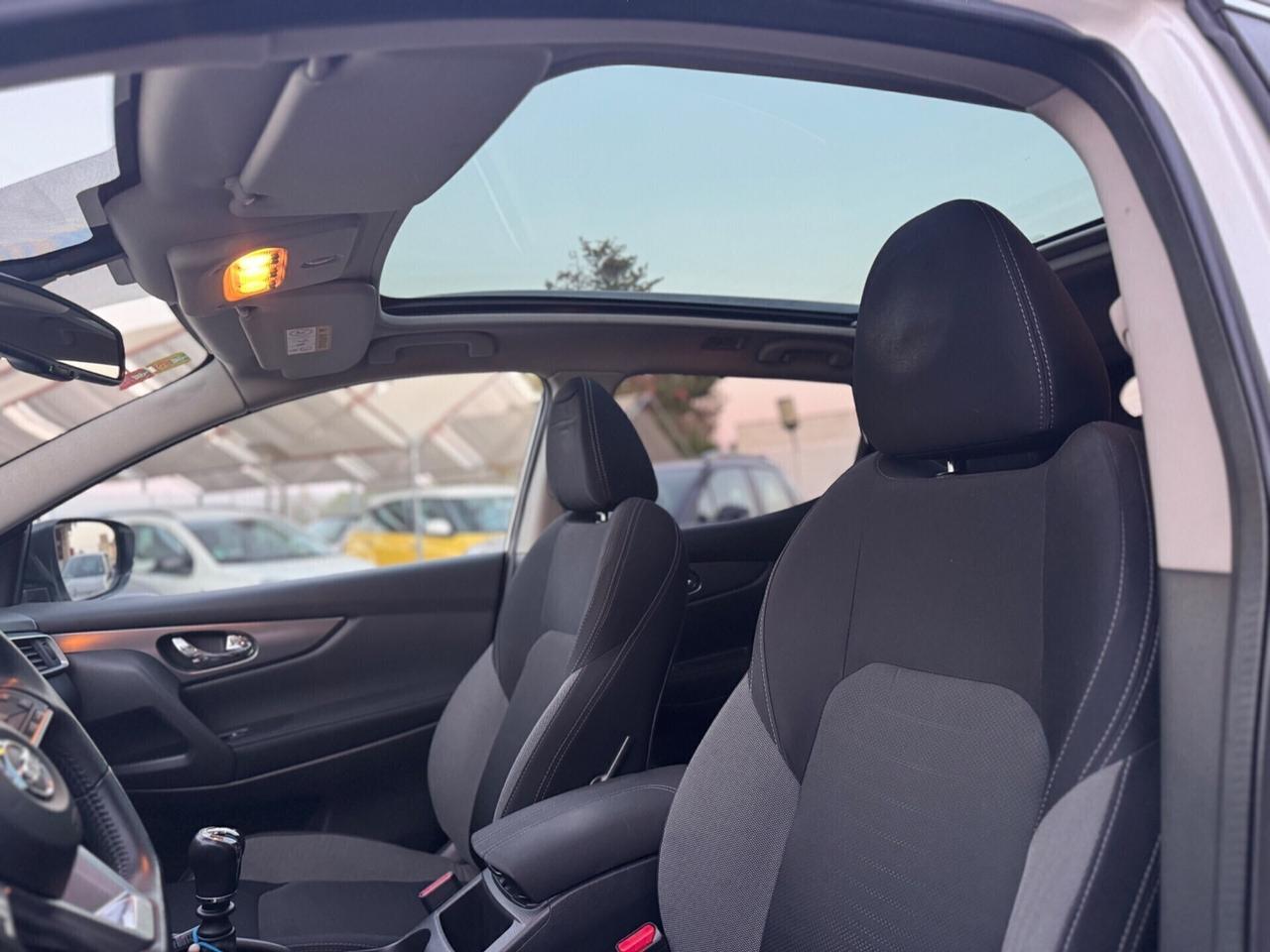 Nissan Qashqai 1.5 dCi N-Connecta tetto 360 metall
