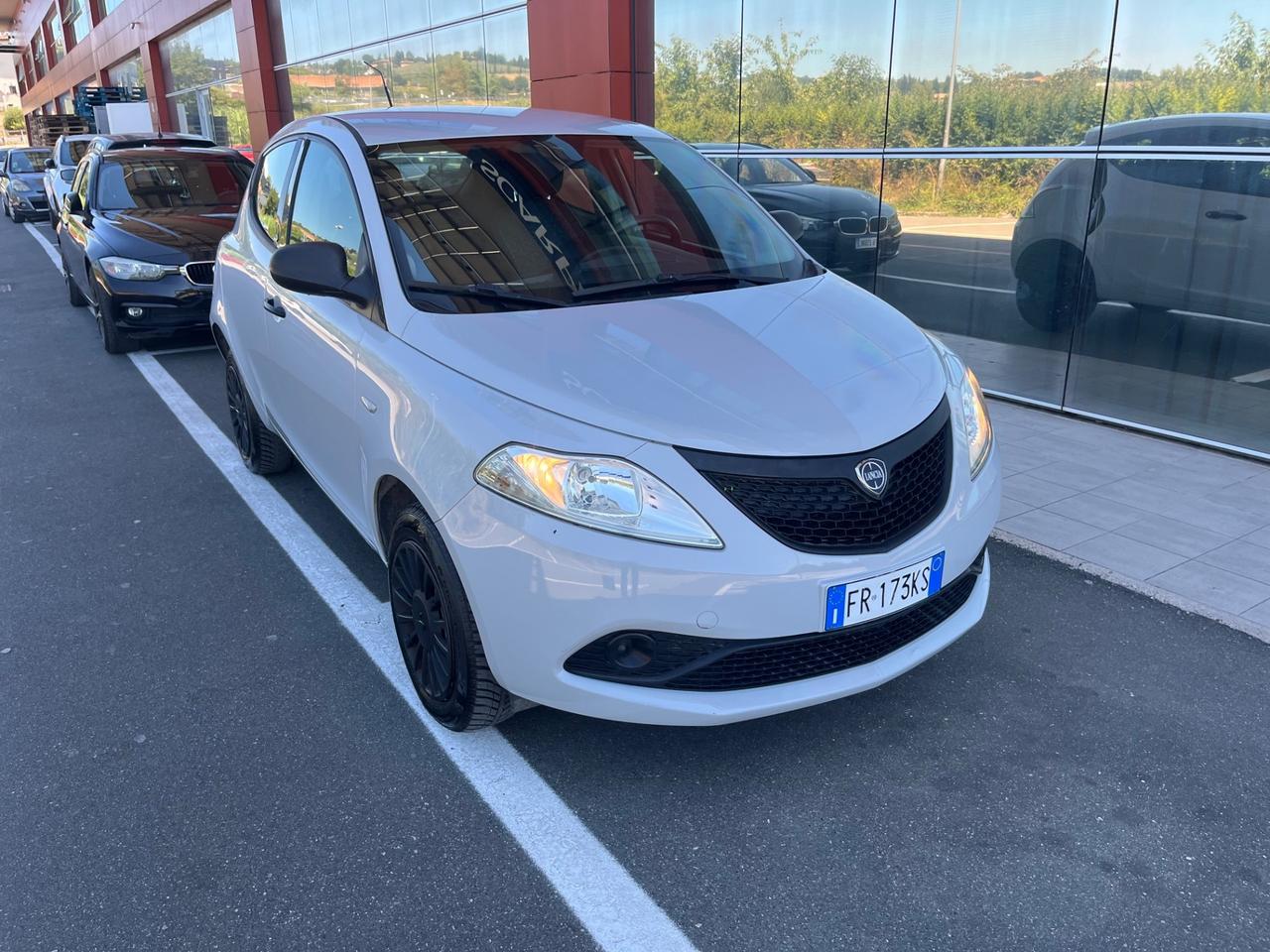 Lancia Ypsilon 0.9 TwinAir 85 CV 5 porte Metano Ecochic Platinum