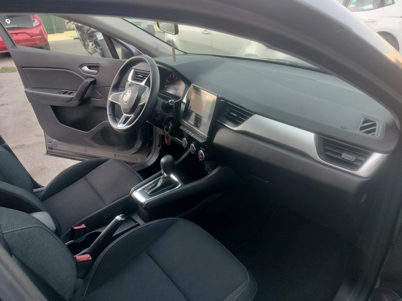 Renault Captur 1.5 DCI 116 C.V. CAMBIO AUTOMATICO NAVIGATORE FARI FULL LED SOLI KM 96230 GARANZIA 12 MESI