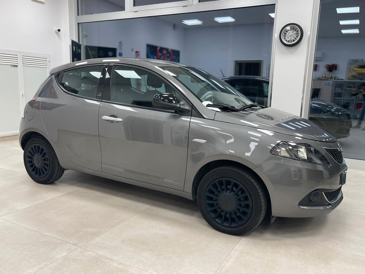 LANCIA YPSILON 1.0 HYBRID 70CV SILVER