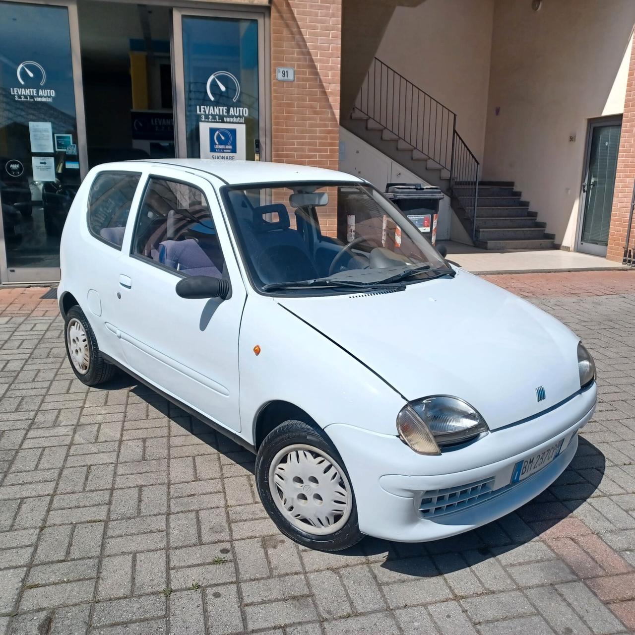 FIAT 600 BEN CONSERVATA TUTTO FUNZIONANTE