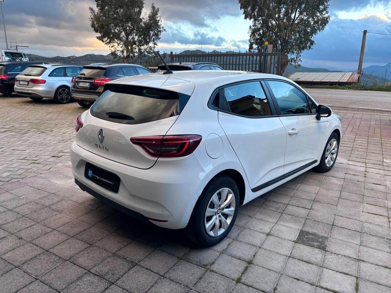 RENAULT CLIO