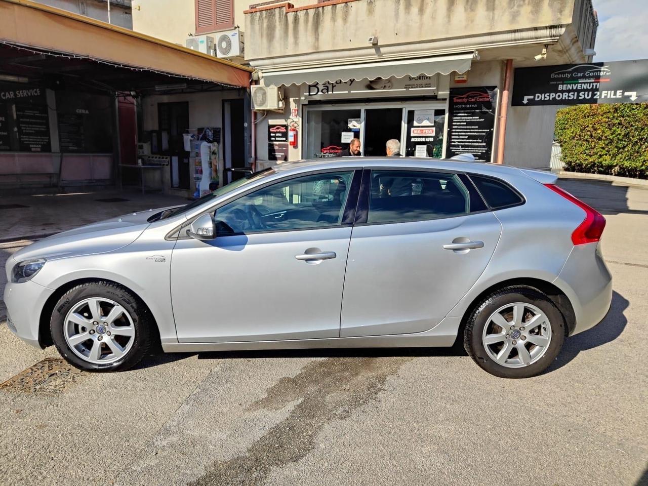 Volvo V40 D2