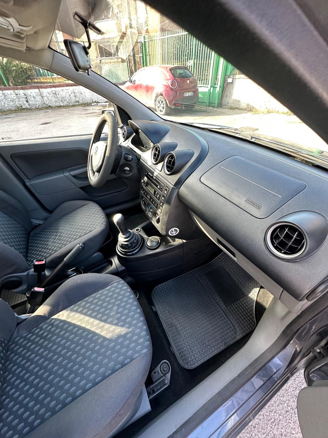 Ford Fiesta 1.2 16V 5p. Ghia