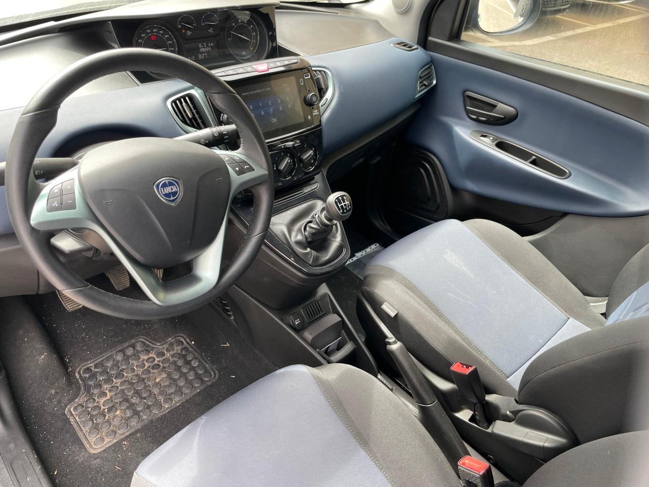 Lancia Ypsilon 1.0 FireFly 5 porte S&S Hybrid Platino