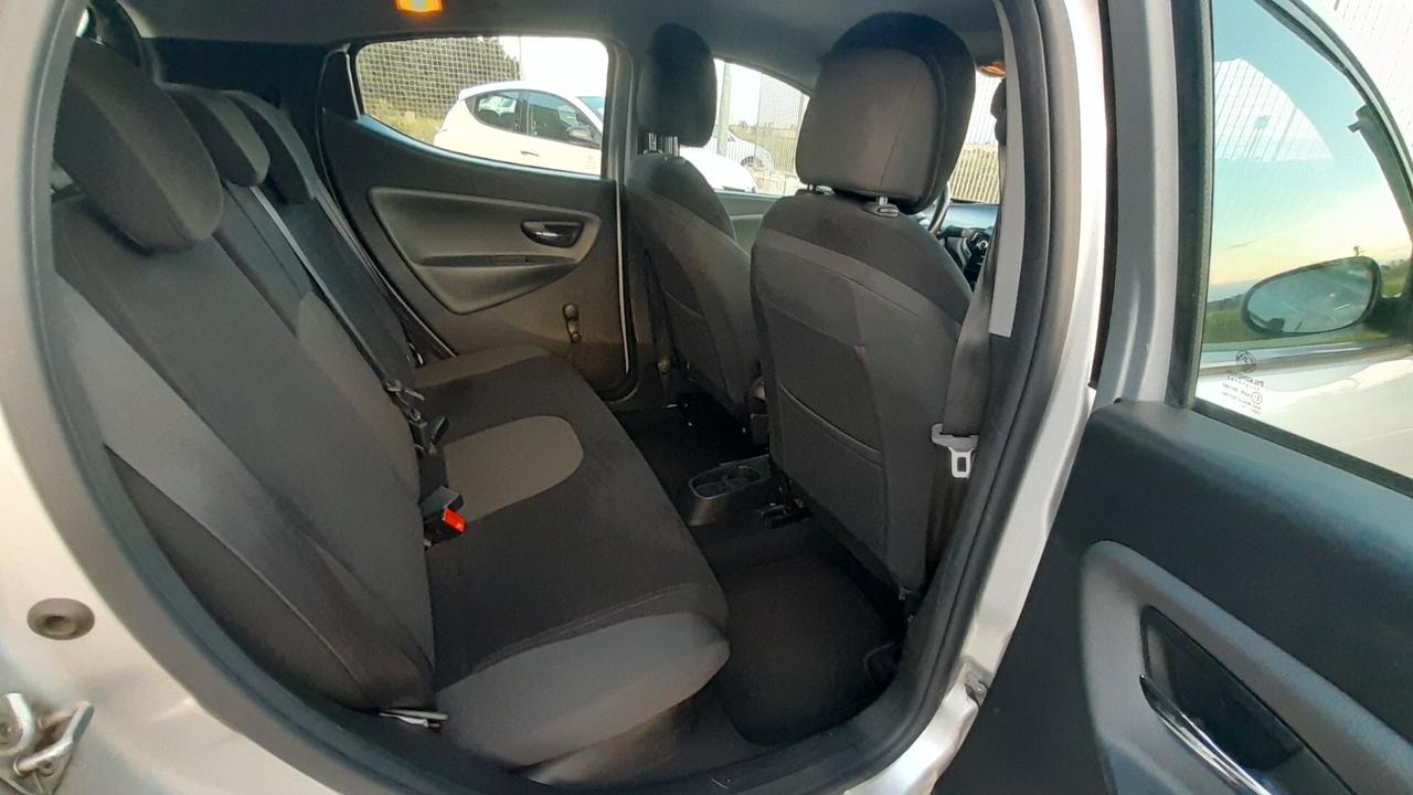 Lancia Ypsilon 1.2 69 CV Unyca